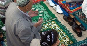 Bolehkah Berdoa di Dalam Shalat Menggunakan selain Bahasa Arab - MuadzDotCom - Sahabat Belajar Islam